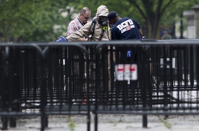 ވައިޓްހައުސްގެ ފެންސް މަތިން އެއްޗެއް އެއްލުމުން ސަލާމަތީ ގޮތުން އިތުރު ފިޔަވަޅުތަކެއް އަޅައިފި