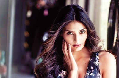 އާތިޔާގެ ދެވަނަ ފިލްމަކީ ބަދްލާ" ތަ؟