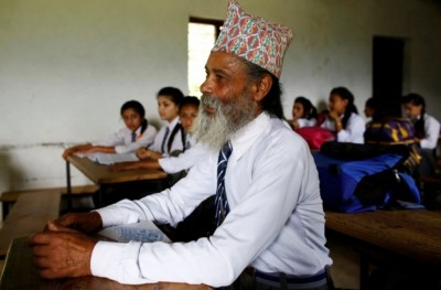 ނޭޕާލުގެ 68 އަހަރުގެ ދަރިވަރު ބުނަނީ ކިޔެވުމަށް ވަކި އުމުރެއް ނެތް ކަމަށް