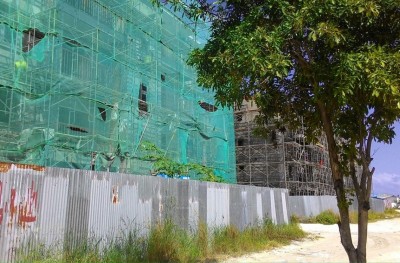 ތިނަދޫ ފްލެޓުތަކަށް އެދި 100 އަށް ވުރެ ގިނަ މީހުން ކުރިމަތިލައިފި