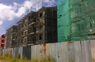 ތިނަދޫ ފްލެޓުތަކަށް އެދި 100 އަށް ވުރެ ގިނަ މީހުން ކުރިމަތިލައިފި