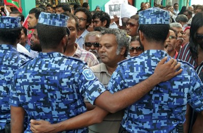 ޕާޓީތަކުގެ ލީޑަރުންނާ މެދު ފިޔަވަޅު އެޅޭ ގޮތަށް ގާނޫނު އިސްލާހުކުރަން ވިސްނަނީ