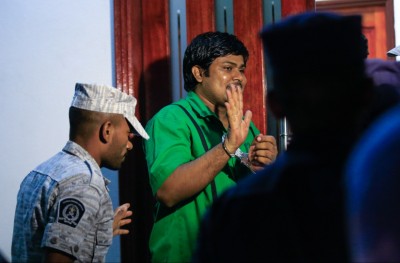 ރިޔާސީ ލޯންޗުގައި އެއްޗެއް ގޮއްވާލި މައްސަލާގައި އަދީބު 15 އަހަރަށް ޖަލަށް