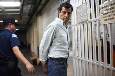 ގުއަޓަމާލާގެ ރައީސް އަށް ހަދިޔާއަކަށް ހެލިކޮޕްޓަރެއް ދިން ދެ ވަޒީރުން ހައްޔަރުކޮށްފި