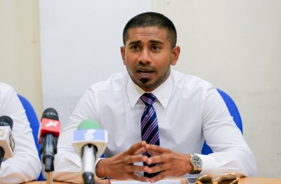 މާރާމާރީތައް ހައްލެއް ނުކުރެވުނު، އުމަރު އިސްތިއުފާ ދެއްވަން ޖެހޭ: އިއްތިހާދު