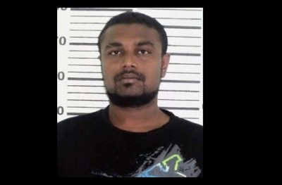 މޮނިކޮން އަމުރުގެ ބާރު އުމަރު އަތުން ނަގައިފި