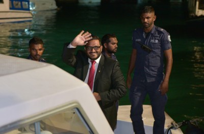 ނާޒިމަށް ދޮރުތައް ބަންދު އެކަމަކު ޝައްކުތަކުން ފުރިފައި