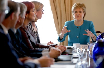 އިނގިރޭސިންގެ ނިންމުމާ ގުޅިގެން ސްކޮޓްލެންޑުގެ ކެބިނެޓުގެ ޚާއްސަ ބައްދަލުވުމެއް