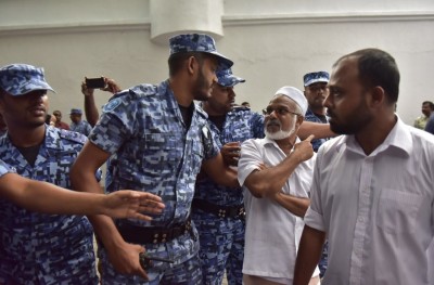 އިއްތިހާދުގެ ޖަލްސާ އަށް ގޮވި ޕިކަޕު ހިފަހައްޓައި މީހުން ހައްޔަރުކޮށްފި