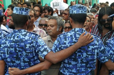 އެތައް އޮފީހަކަށް ހިނގައިފި، އިއްތިހާދުގެ ޖަލްސާ އަށް އަދިވެސް ތަނެއް ނުލިބޭ!