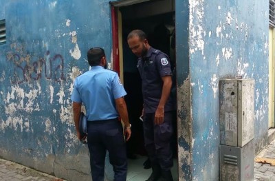 ހޭނުލައިގެން ބެލި އިރު ބަންގްލަދޭޝް މީހާ އޮތީ މަރުވެފައި