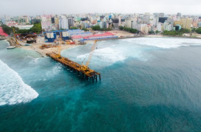 ބްރިޖްގެ މަސައްކަތަށް މޫސުމީ ގޮންޖެހުންތައް ކުރިމަތިވެއްޖެ