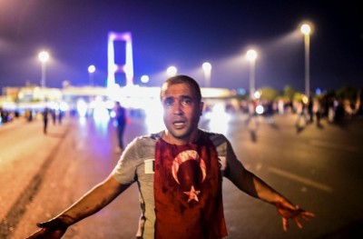 ރައްޔިތުން ނުކުމެ ބަގާވާތް ނާކާމިޔާބުކޮށްލިޔަސް ތުރުކީ އަށް ނާމާންކަން، 60 މަރު