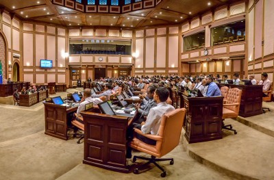 ދައުލަތުގެ އިސް ވެރިންގެ އިންޝުއަރެންސް ބޮޑުކޮށްފި