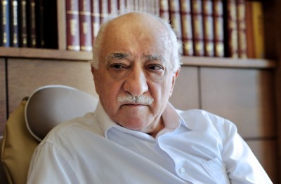 ގުލާންގެ މައްޗަށް ދައުވާ ކުރަން އޭނާ އަނބުރާ ފޮނުވައި ދިނުމަށް އެމެރިކާގައި އެެދިއްޖެ