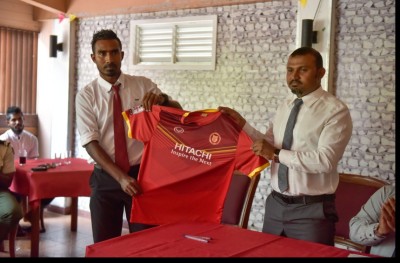 ޓާގެޓަކީ ފުރަތަމަ ޑިވިޝަނުގައި ދެމި އޮތުން: ކިސް