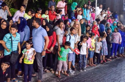 ޑިޒްނީ އާއި ސްޓާވޯޒްގެ ކެރެކްޓާތަކާ އެކު މަގުތައް ފުރާލައިފި