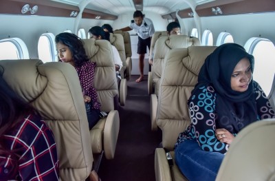 ފޮޓޯ ސްޓޯރީ: މޯލްޑިވިއަންގެ ފުރަތަމަ ލަގްޒަރީ ސީޕްލޭންގެ އުދުހުންތައް ފެށުން