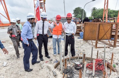 ސެޕްޓެމްބަރަށް ބްރިޖްގެ ގިނަ ހޮޅިތައް ޖަހައި ނިމޭނެ: މުއްތަލިބް