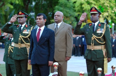 ސަރުކާރުން ގައުމު ވިއްކާލަނީ، ސަލާމަތް ކުރަން ދިވެހިން ތެދުވޭ: ނަޝީދު