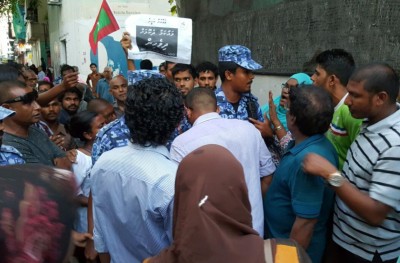 އެންމެން ގައުމޭ، ރައްޔިތުންނޭ މި ކިޔަނީ ގައުމު ދެކެ ހަމަ ލޯބިވާތީތަ؟