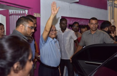 މައުމޫނަށް އާ ގޮންޖެހުމެއް: ފުރަތަމަ ފަހަރަށް ކޯރަމް ގެއްލުވާލައިފި!