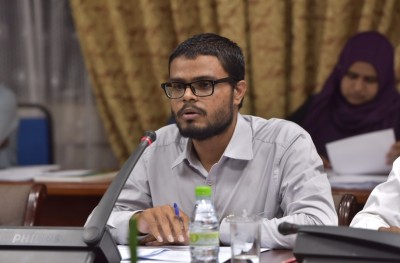 "އަބުރުގެ ބިލު އަނބުރާ ގެންގޮސް، މަދަނީ ކުށަކަށް ބަދަލުކުރަން ޖެހޭ"