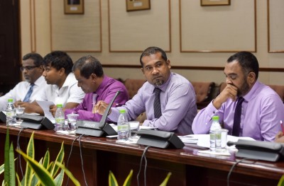 އަބުރުގެ ބިލުގައި އިސްތިއުނާފް ކުރެވޭ ގޮތް ބަދަލުކޮށް، ޖޫރިމަނާއާ މެދު ވިސްނަން ޖެހޭ: ބައެއް މެމްބަރުން