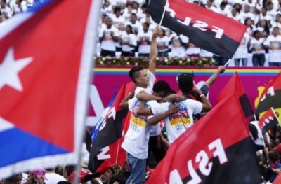 ނިކަރާގުއާގެ ރައީސްގެ ރަނިން މޭޓަކަށް އަނބިކަނބަލުން