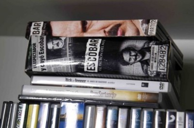 ޕެރެގުއޭގެ ކުށްވެރިޔަކު ގަނޑުވަރެއް ފަދަ ޖަލު ގޮޅިއެއްގައި