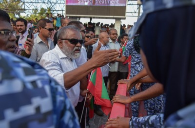އެމްޑީޕީ އަށް ހިނގައެއް ނުލެވުނު، އެކަމަކު މުޒާހަރާ ކުރެވުނު