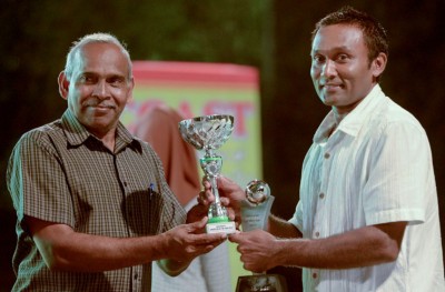 އެންމެ މޮޅު ކްރިކެޓް ކުޅުންތެރިޔާގެ އެވޯޑް ޝާހިދަށް