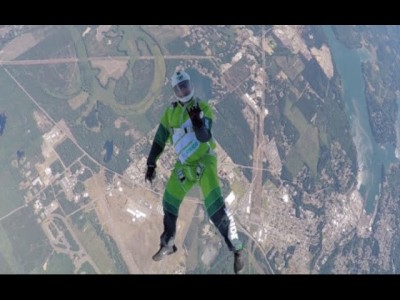 ވައިކުޑައަކާ ނުލައި 25،000 ފޫޓު މަތިން ފުންމާލައި، ރެކޯޑް ހަދައިފި