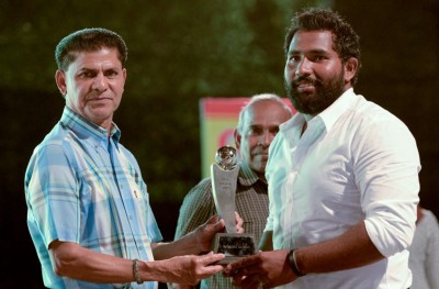 އެންމެ މޮޅު ކްރިކެޓް ކުޅުންތެރިޔާގެ އެވޯޑް ޝާހިދަށް