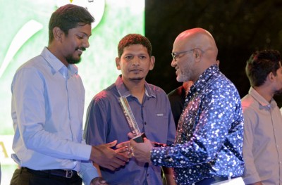 އެންމެ މޮޅު ކްރިކެޓް ކުޅުންތެރިޔާގެ އެވޯޑް ޝާހިދަށް