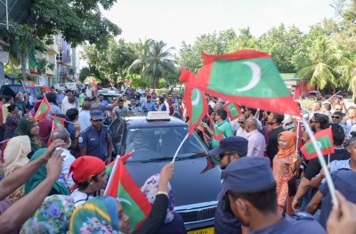 އެމްޑީޕީ އަށް ހިނގައެއް ނުލެވުނު، އެކަމަކު މުޒާހަރާ ކުރެވުނު