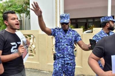 ދުސްތޫރުން މަނާ، ގާނޫނުން ހުއްދަ