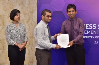 އަމިއްލަ ބަޔަކު ދިވެހި ފޮޓޯގްރާފަރުންތަކެއް ބޭރުން ތަމްރީން ކޮށްފި: މިނިސްޓަރު
