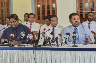 ވިޕާ ހިލާފުވާ މެމްބަރުންނަށް ފިޔަވަޅު އަޅާ އުސޫލާ ބެހޭ ގޮތުން ރައީސް ޔާމީން ޕީޖީ ގްރޫޕާ މަޝްވަރާކުރައްވައިފި