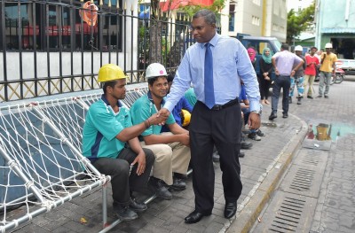 މަޖޫރީން ތިބެން އެމްޕީއެލް ސަރަހައްދުގައި ތަނެއް ހަދަނީ