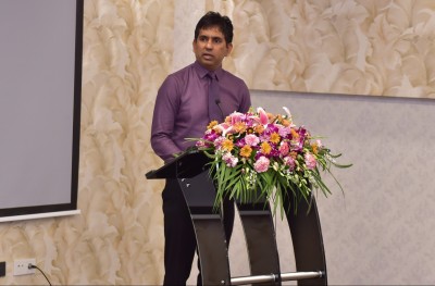 އަމިއްލަ ބަޔަކު ދިވެހި ފޮޓޯގްރާފަރުންތަކެއް ބޭރުން ތަމްރީން ކޮށްފި: މިނިސްޓަރު