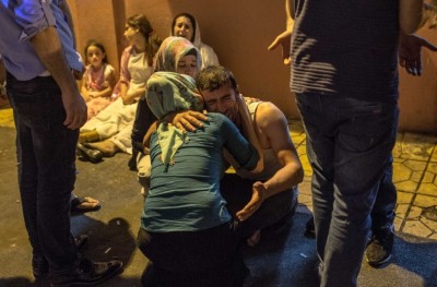 ތުރުކީގެ ކައިވެނި ޕާޓީއަކަށް ބޮމުގެ ހަމަލާއެއްދީ 30 މީހުން މަރާލައިފި