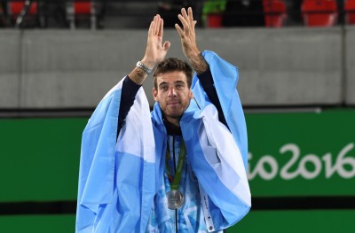 ރަން މެޑަލް ދިފާއުކޮށް މަރޭ އިނގިރޭސިން ފަހުރުވެރިކޮށްދީފި