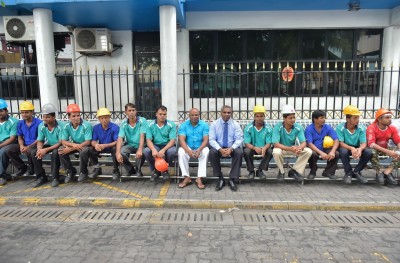 މަޖޫރީން ތިބެން އެމްޕީއެލް ސަރަހައްދުގައި ތަނެއް ހަދަނީ