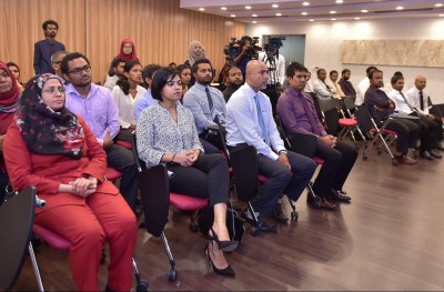 އަމިއްލަ ބަޔަކު ދިވެހި ފޮޓޯގްރާފަރުންތަކެއް ބޭރުން ތަމްރީން ކޮށްފި: މިނިސްޓަރު