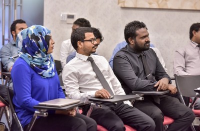 ގެޓްސެޓް ލޯނުން ބޭންކްތަކަށް ޒުވާން ވިޔަފާރިވެރިން ނަމޫނާ ދައްކައިދީފި: މިނިސްޓަރު