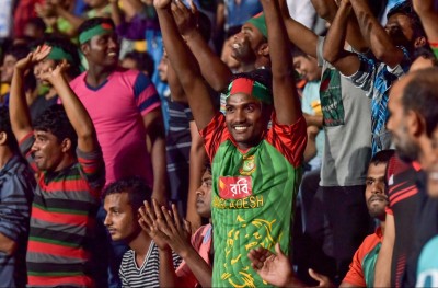 ބަންގްލަދޭޝް ސަޕޯޓަރުންނަށް ދެ ފަހަރަށް ސާބަސް