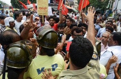 މުސާރަ މައްސަލައިގައި އިންޑިއާގެ 150 މިލިއަން މީހުން މުޒާހަރާ އަށް