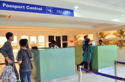 އިމިގްރޭޝަންގެ ޔުނިފޯމް މިންގަނޑާ ހިލާފުވި މުވައްޒަފުން ވަކިކުރަން ނޯޓިސް ދީފި