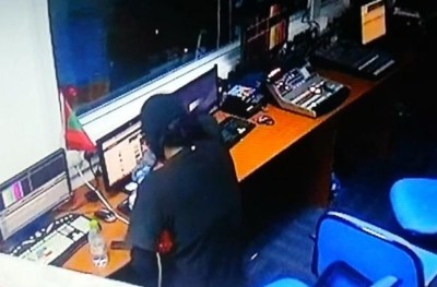 ރާއްޖެ ޓީވީގެ ސެކިއުރިޓީ ބަލަހައްޓަން ހުރިހާ ވެރިންނަށް އެންގިން: ރިޔާޒް